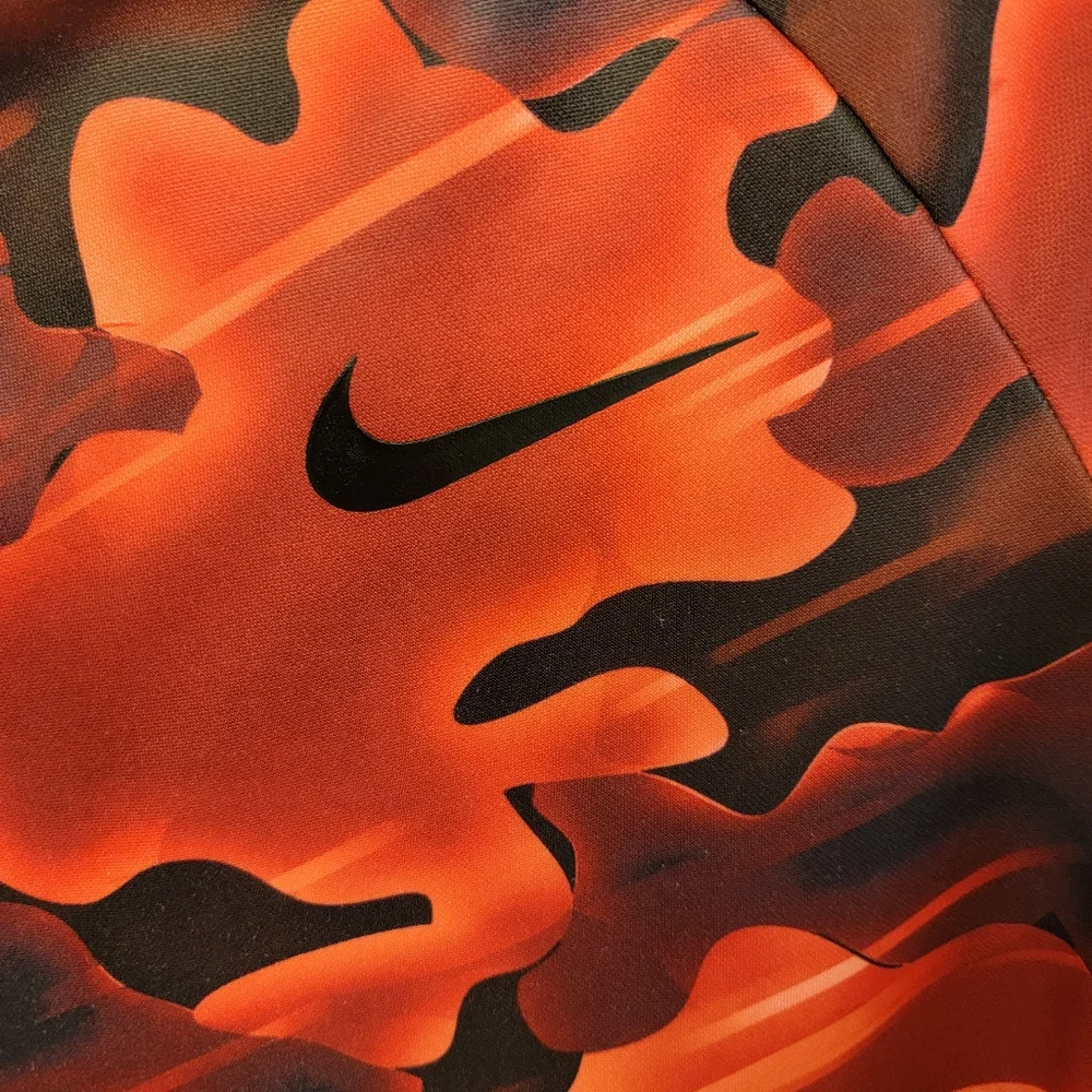 Nike Red Camouflage Pullover Hoodie Boys Size‎ XL Athletic Swoosh Sports Outdoor